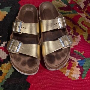 ⭐️Gold Birkenstocks